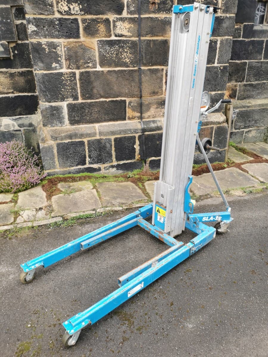 Genie SLA-5 material lift